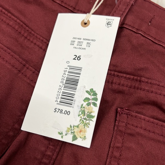 NWT $78 Chelsea & Violet
Asymmetrical Hem Pocketed Suede Denim Mini Skirt - Picture 5 of 9